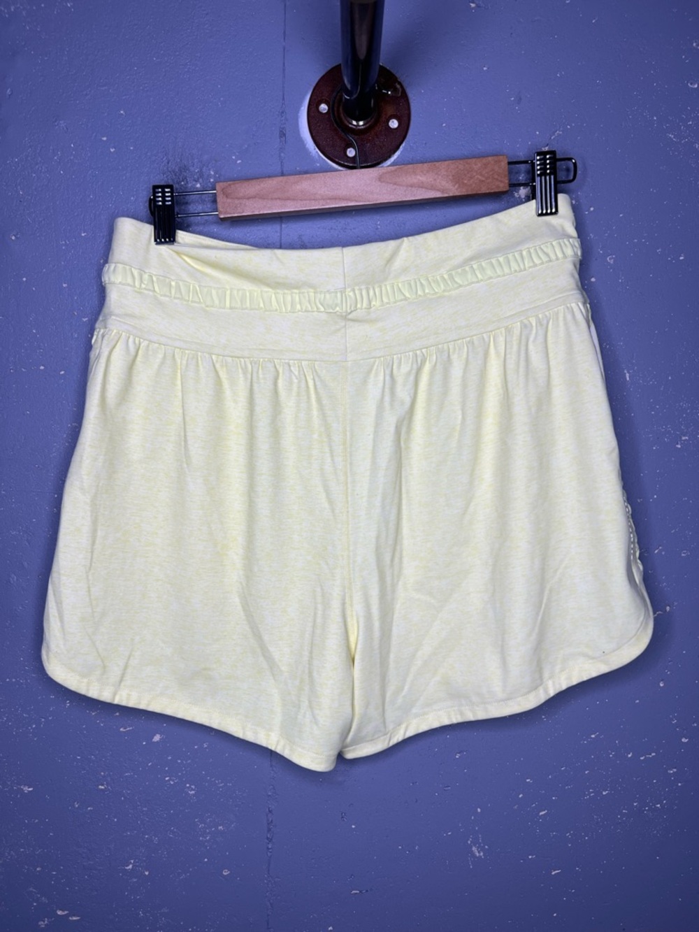 Travis Mathew Shorts Large - Picture 2 of 6